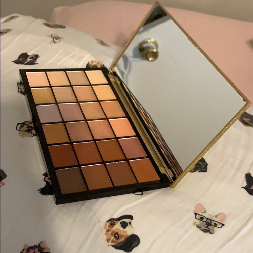 Revolution eyeshadow palette